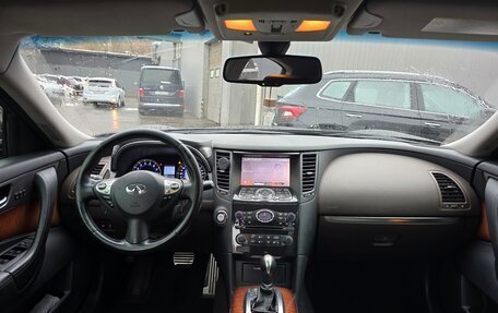 Infiniti QX70, 2014 год, 1 900 000 рублей, 13 фотография