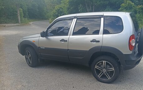 Chevrolet Niva I рестайлинг, 2010 год, 500 000 рублей, 2 фотография