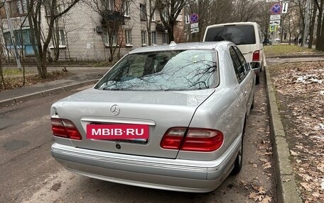Mercedes-Benz E-Класс, 2000 год, 350 000 рублей, 2 фотография