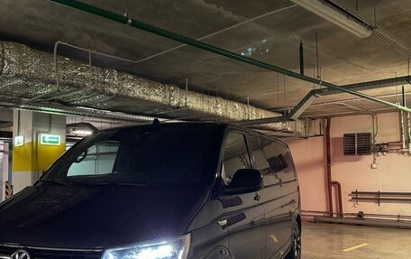 Volkswagen Caravelle T6 рестайлинг, 2018 год, 4 700 000 рублей, 4 фотография