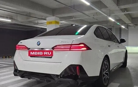 BMW 5 серия, 2025 год, 7 596 112 рублей, 2 фотография