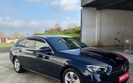 Mercedes-Benz E-Класс, 2020 год, 3 100 000 рублей, 1 фотография