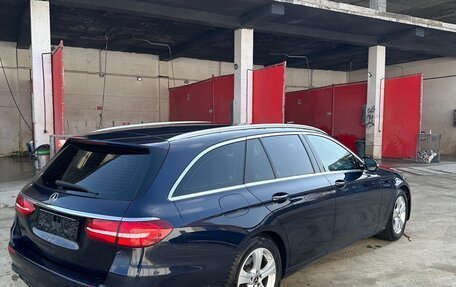 Mercedes-Benz E-Класс, 2020 год, 3 100 000 рублей, 3 фотография