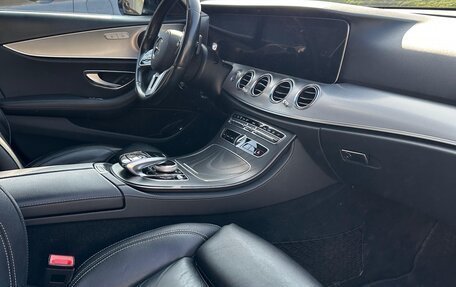 Mercedes-Benz E-Класс, 2020 год, 3 100 000 рублей, 2 фотография