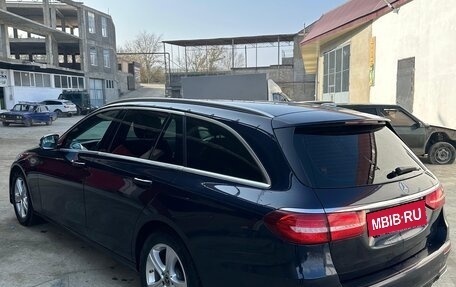 Mercedes-Benz E-Класс, 2020 год, 3 100 000 рублей, 5 фотография