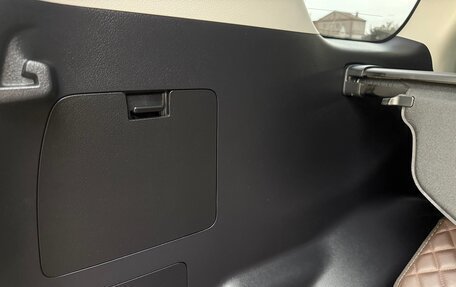 Toyota Land Cruiser Prado 150 рестайлинг 2, 2021 год, 7 350 000 рублей, 8 фотография