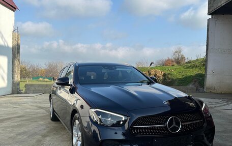 Mercedes-Benz E-Класс, 2020 год, 3 100 000 рублей, 10 фотография