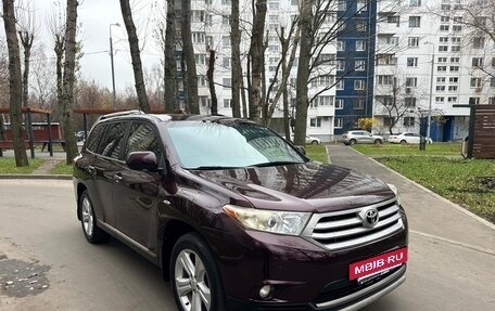Toyota Highlander III, 2012 год, 1 880 000 рублей, 3 фотография