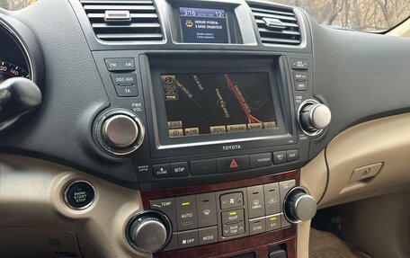 Toyota Highlander III, 2012 год, 1 880 000 рублей, 12 фотография