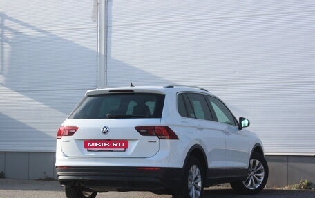 Volkswagen Tiguan II, 2018 год, 2 697 000 рублей, 2 фотография