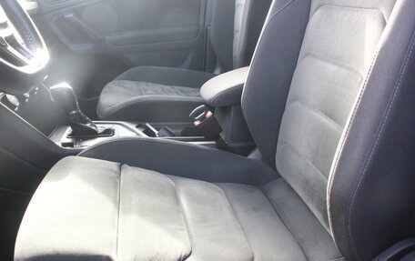 Volkswagen Tiguan II, 2018 год, 2 697 000 рублей, 12 фотография