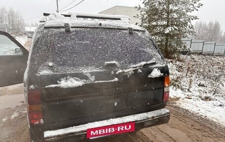 Nissan Terrano II рестайлинг, 1992 год, 150 000 рублей, 4 фотография