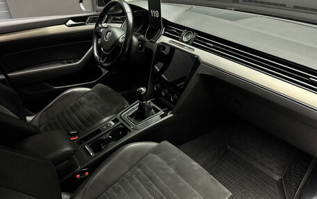 Volkswagen Passat B8 рестайлинг, 2017 год, 2 000 000 рублей, 18 фотография