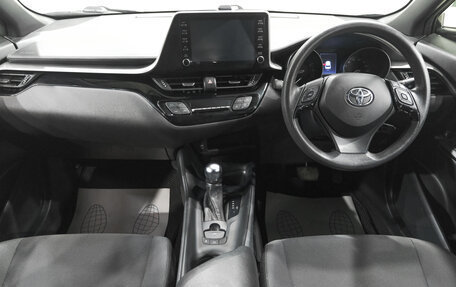 Toyota C-HR I рестайлинг, 2020 год, 2 049 000 рублей, 12 фотография