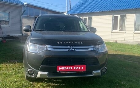 Mitsubishi Outlander III рестайлинг 3, 2014 год, 1 150 000 рублей, 2 фотография
