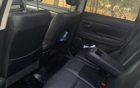 Mitsubishi Outlander III рестайлинг 3, 2014 год, 1 150 000 рублей, 10 фотография