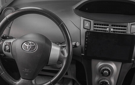 Toyota Yaris III рестайлинг, 2007 год, 839 000 рублей, 16 фотография