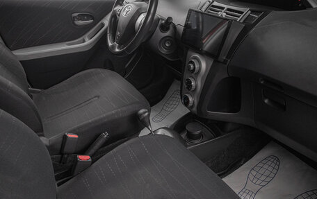 Toyota Yaris III рестайлинг, 2007 год, 839 000 рублей, 17 фотография