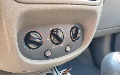 Renault Symbol I, 2006 год, 299 999 рублей, 18 фотография