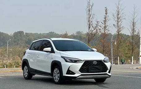 Toyota Yaris XP150 рестайлинг, 2022 год, 1 330 000 рублей, 1 фотография
