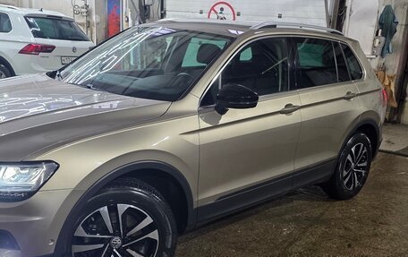 Volkswagen Tiguan II, 2019 год, 2 650 000 рублей, 2 фотография