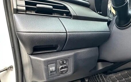 Toyota Yaris XP150 рестайлинг, 2022 год, 1 330 000 рублей, 3 фотография