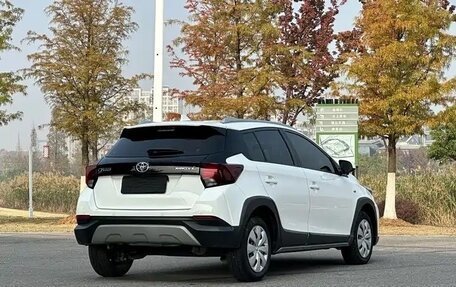 Toyota Yaris XP150 рестайлинг, 2022 год, 1 330 000 рублей, 12 фотография