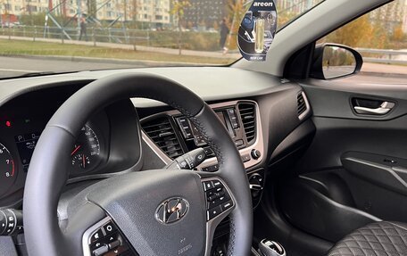 Hyundai Solaris II рестайлинг, 2017 год, 1 000 000 рублей, 13 фотография