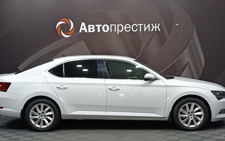 Skoda Superb III рестайлинг, 2018 год, 1 810 000 рублей, 5 фотография