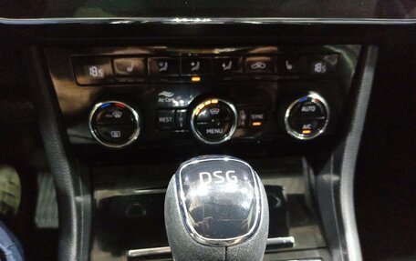 Skoda Superb III рестайлинг, 2018 год, 1 810 000 рублей, 12 фотография