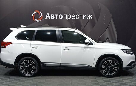 Mitsubishi Outlander III рестайлинг 3, 2020 год, 2 300 000 рублей, 4 фотография