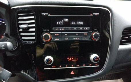 Mitsubishi Outlander III рестайлинг 3, 2020 год, 2 300 000 рублей, 9 фотография