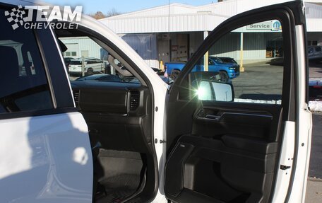 Chevrolet Silverado, 2024 год, 8 313 876 рублей, 25 фотография
