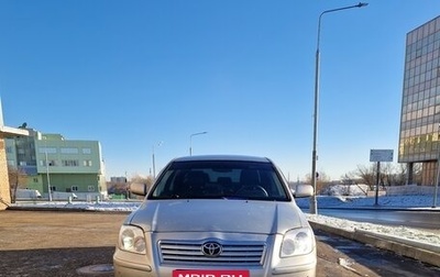 Toyota Avensis III рестайлинг, 2004 год, 677 000 рублей, 1 фотография