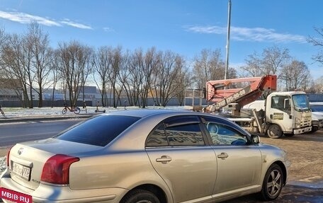 Toyota Avensis III рестайлинг, 2004 год, 677 000 рублей, 2 фотография