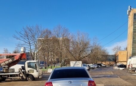 Toyota Avensis III рестайлинг, 2004 год, 677 000 рублей, 4 фотография