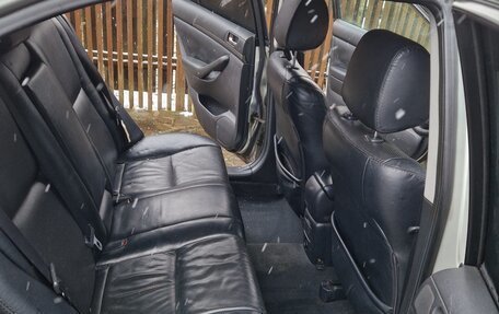 Toyota Avensis III рестайлинг, 2004 год, 677 000 рублей, 14 фотография