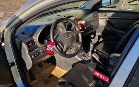 Toyota Avensis III рестайлинг, 2004 год, 677 000 рублей, 17 фотография