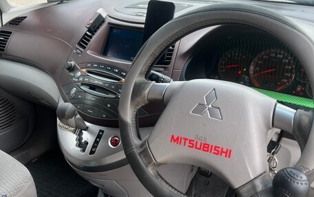 Mitsubishi Grandis, 2004 год, 650 000 рублей, 9 фотография