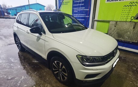 Volkswagen Tiguan II, 2020 год, 2 500 000 рублей, 2 фотография