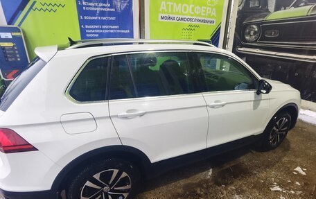 Volkswagen Tiguan II, 2020 год, 2 500 000 рублей, 3 фотография