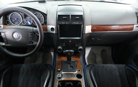 Volkswagen Touareg III, 2005 год, 1 489 000 рублей, 16 фотография