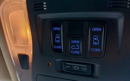 Toyota Alphard III, 2017 год, 3 550 000 рублей, 19 фотография