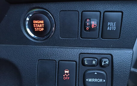 Toyota Ractis II, 2015 год, 990 000 рублей, 14 фотография