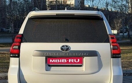 Toyota Land Cruiser Prado 150 рестайлинг 2, 2021 год, 5 850 000 рублей, 5 фотография