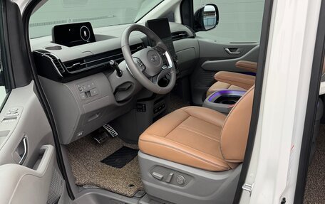 Hyundai Staria, 2022 год, 5 850 000 рублей, 15 фотография