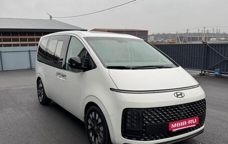 Hyundai Staria, 2022 год, 5 850 000 рублей, 2 фотография