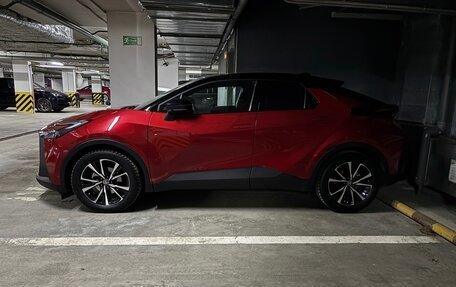 Toyota C-HR, 2023 год, 5 350 000 рублей, 1 фотография