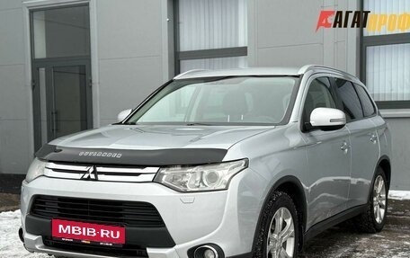 Mitsubishi Outlander III рестайлинг 3, 2014 год, 1 350 000 рублей, 1 фотография