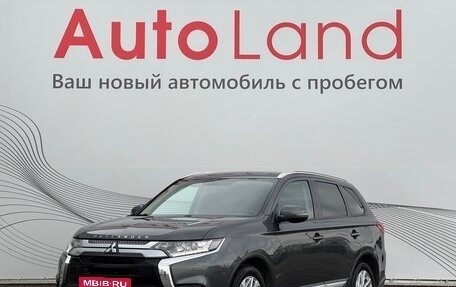 Mitsubishi Outlander III рестайлинг 3, 2018 год, 1 670 000 рублей, 1 фотография